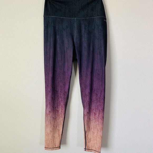 AR-33 Ombre Athletic High Waist Skinny Gray Purple Leggings - Picture 2 of 5